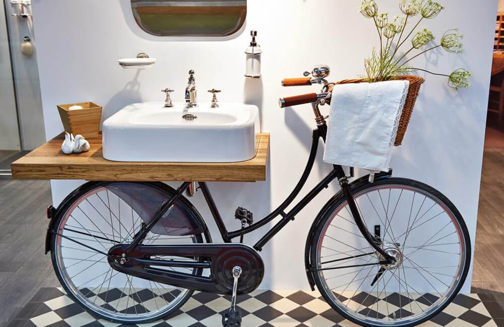 Bicycle Into Bathroom Vanity @lovepropertyuk / Pinterest.com