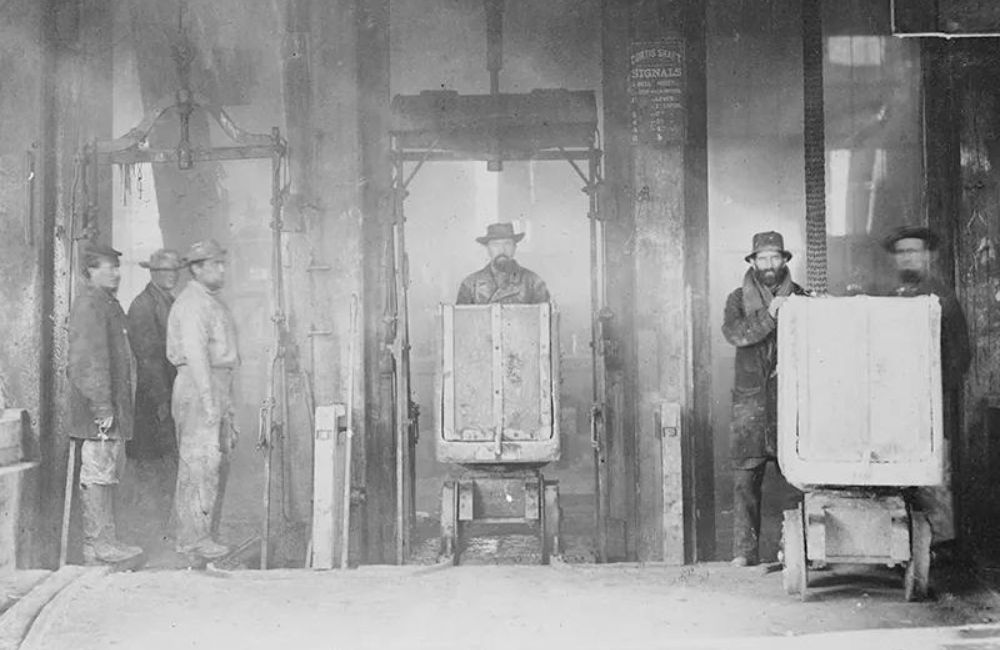 Mineurs quittant le puits de mine ©US National Archives/Wikimedia Commons
