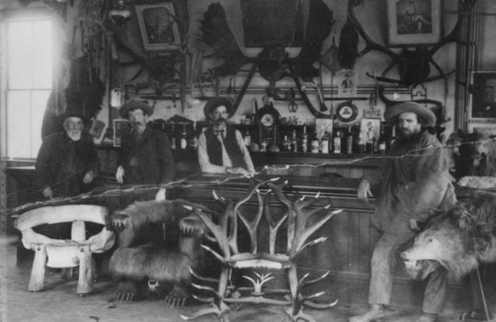 The Table Bluf Hotel and Saloon (L'hôtel et le saloon de la table blanche) ©Sushiflinger/Wikimedia Commons