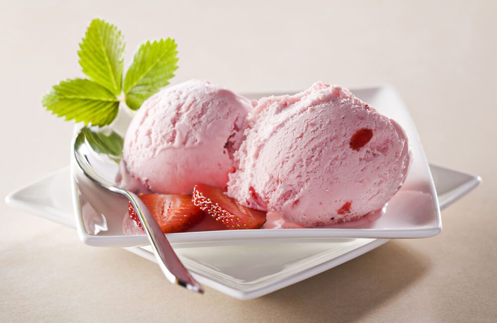 Strawberry Ice Cream ©USAN ZIDAR / Shutterstock.com