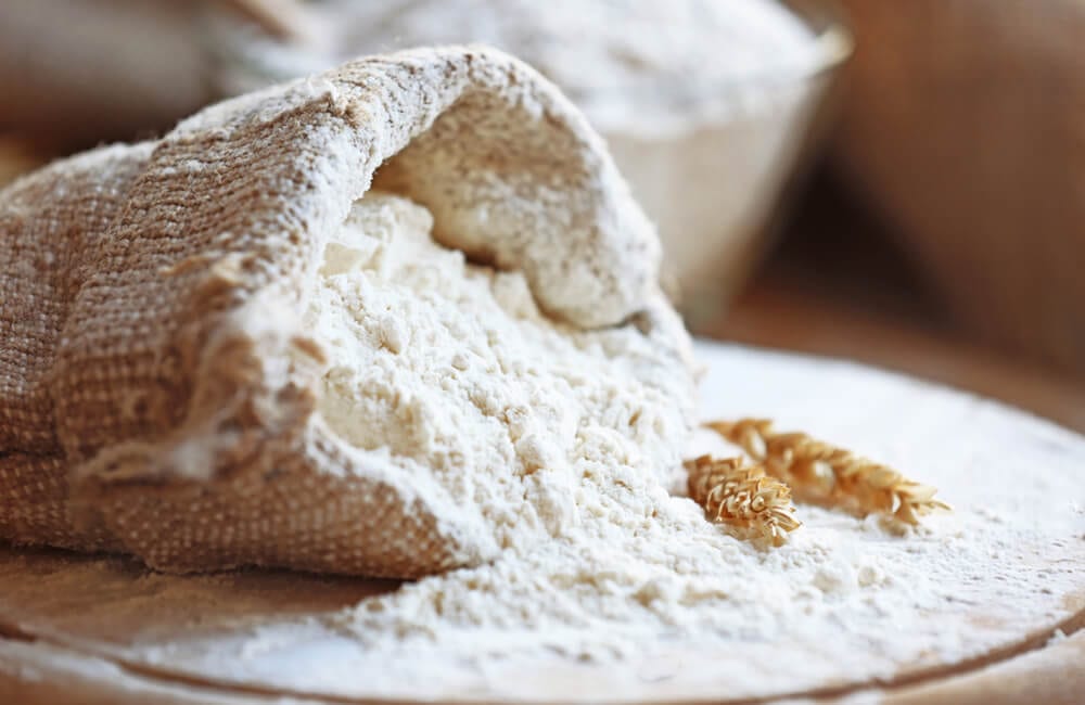 White Flour ©Africa Studio / Shutterstock.com